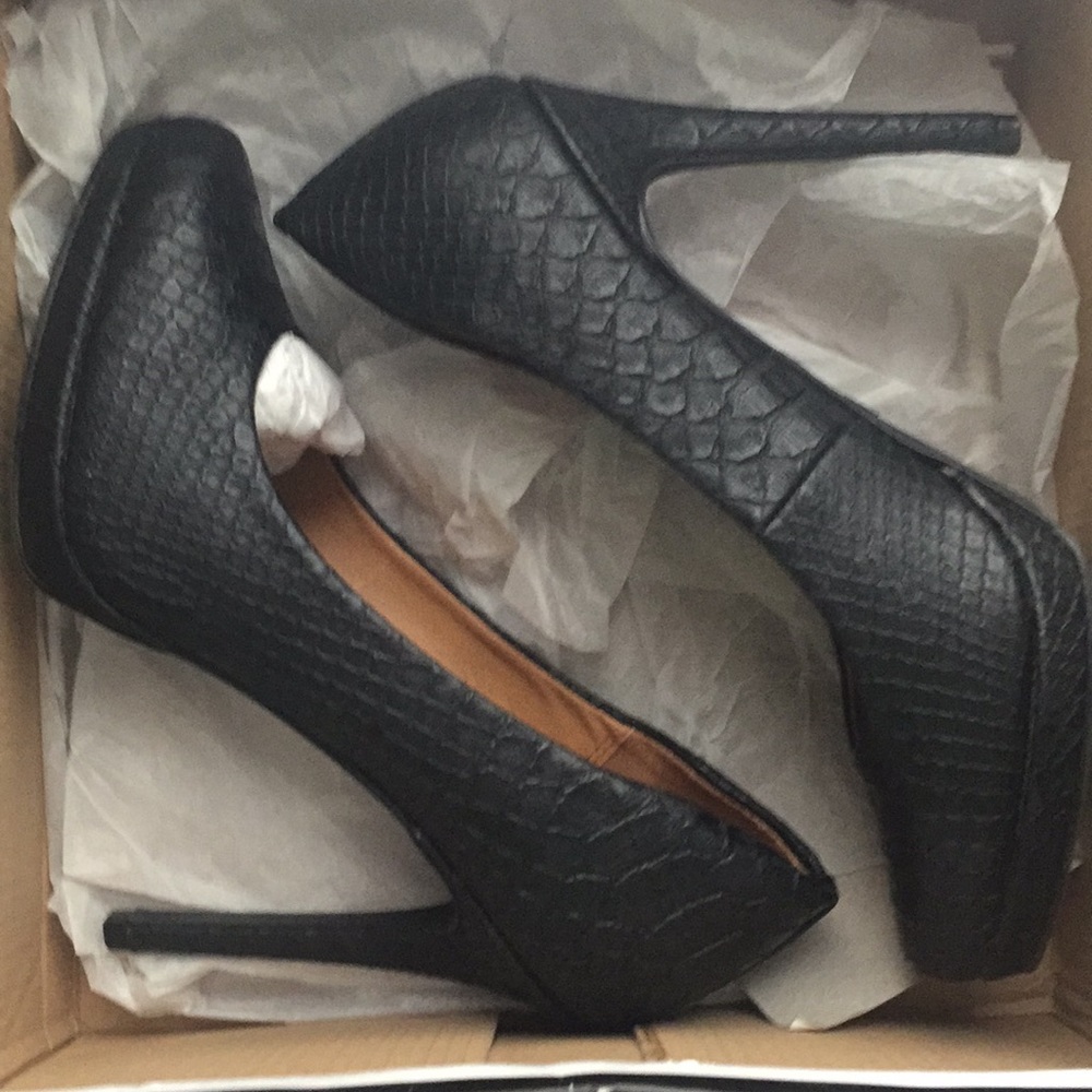 Black python 3.5” high heel - Picture 5 of 6
